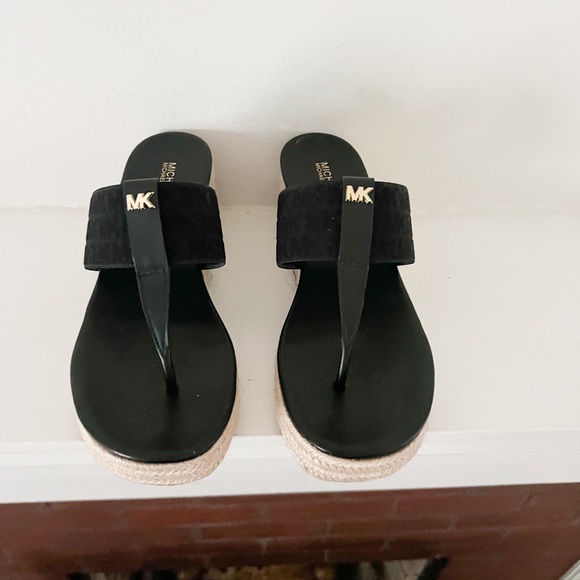 Micheal Kor’s Verity Wedge Platform Sandal - Picture 4 of 5